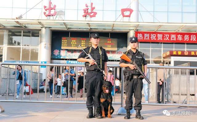 孝感一挖掘机挖破天然气管道 燃气泄漏发生险情