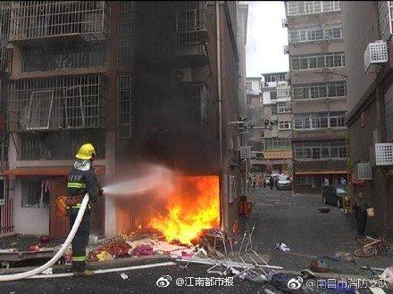 南昌新建区一小区煤气罐爆炸， 4 人受伤