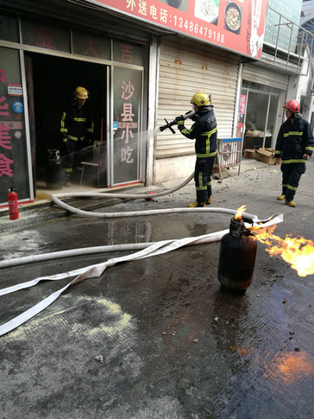 图为：事故现场。消防供图